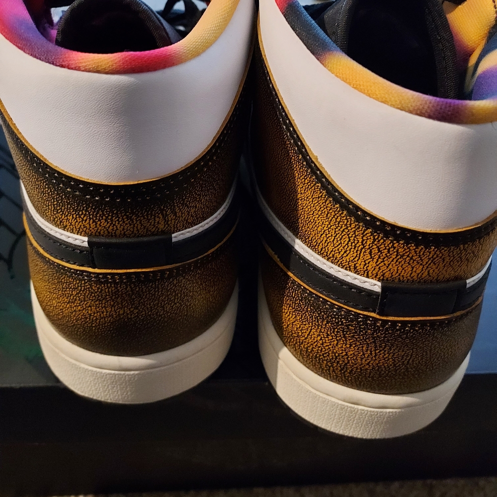 Jordan 1 Mid SE Black and White Sneakers - Picture 4 of 7